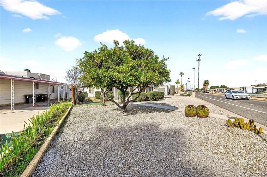 Photo of 893 S Palm Ave, Hemet, CA 92543 (MLS # SW26017562)