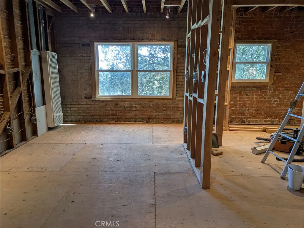 323 W 4th Street 407