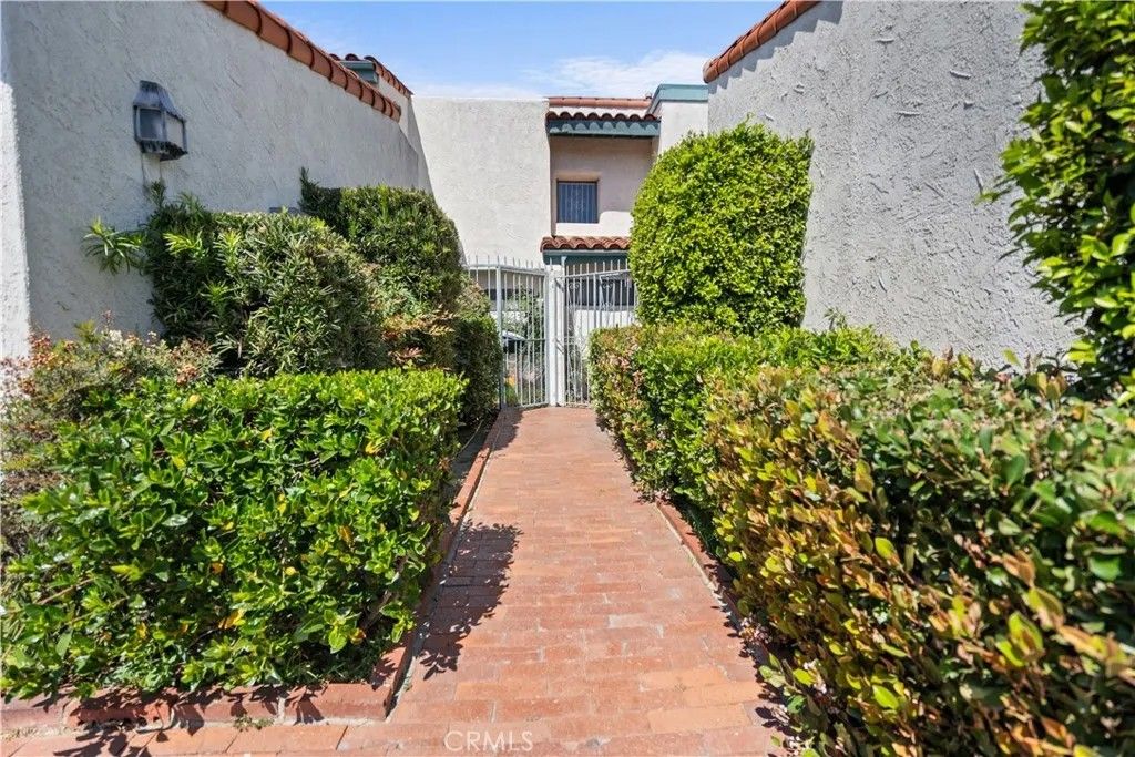 Photo of 9024 Willis Ave, Panorama City, CA 91402 (MLS # SR26059960)