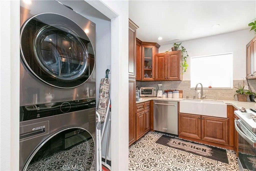 Photo of 1236 N Columbus Avenue #37, Glendale, CA 91202 (MLS # GD26019087)