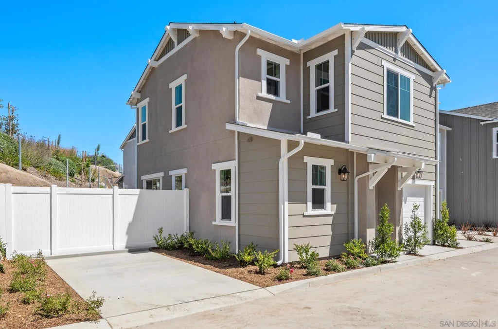 Photo of 1523 Wingwood Ln, Vista, CA 92083 (MLS # 260014869)