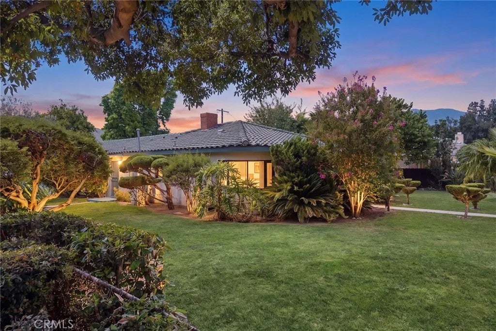 1425 S Santa Anita