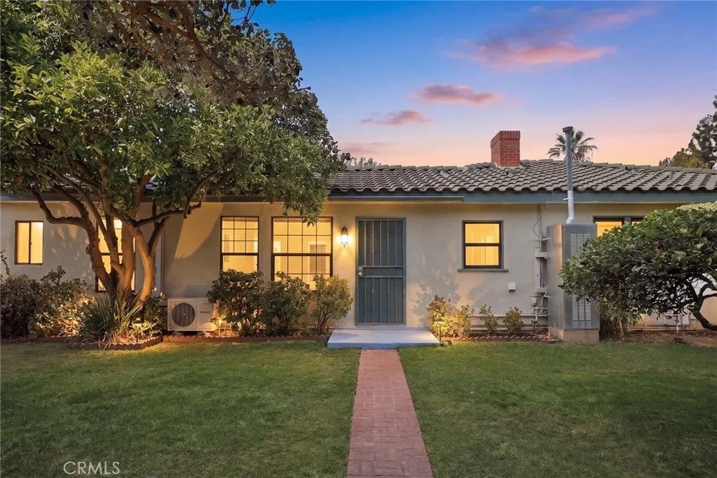 1425 S Santa Anita