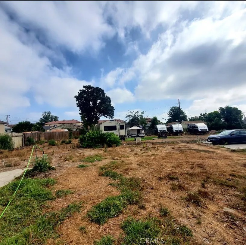 6352 N Muscatel