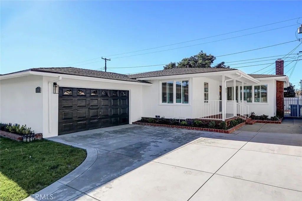 Photo of 13913 Spinning Ave, Gardena, CA 90249 (MLS # SB25274757)