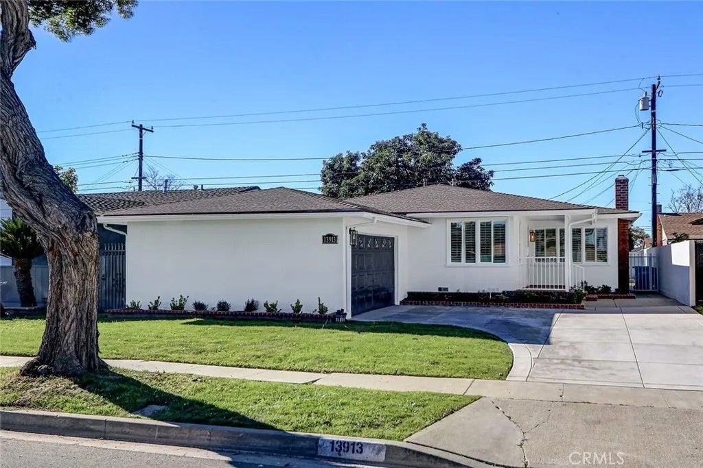 Photo of 13913 Spinning Ave, Gardena, CA 90249 (MLS # SB25274757)