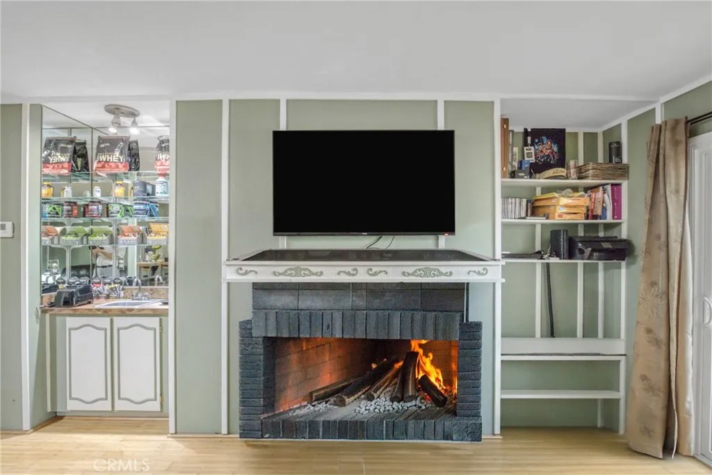 5334 Lindley Avenue 219