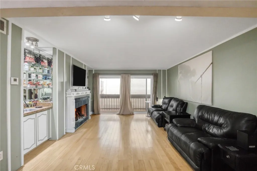 5334 Lindley Avenue 219