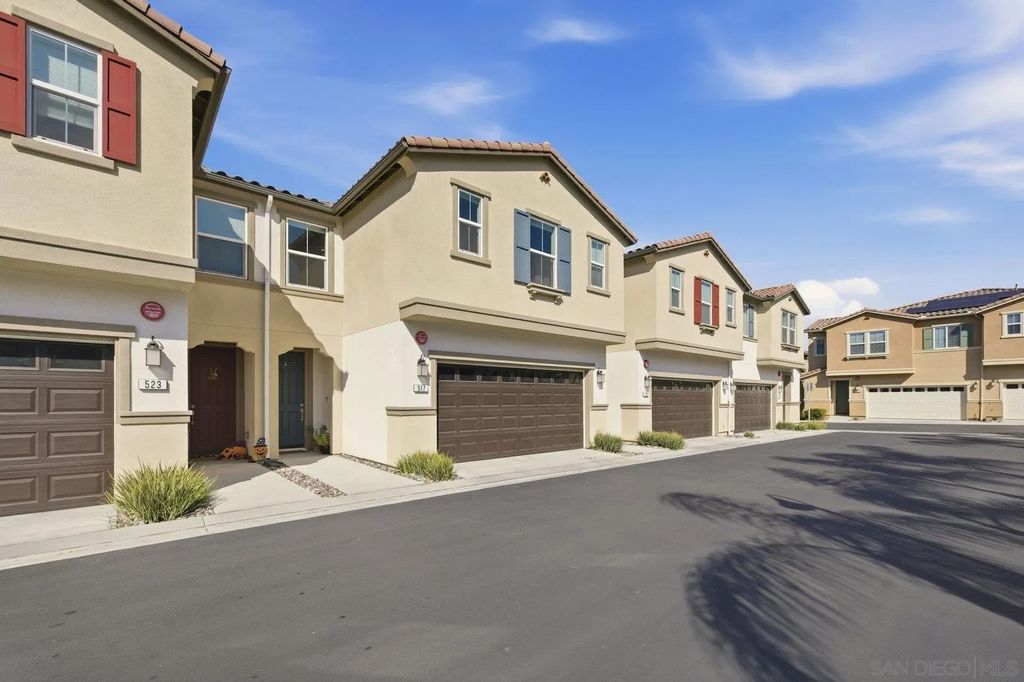 Photo of 517 Pinedale St, Vista, CA 92081 (MLS # 260002221)