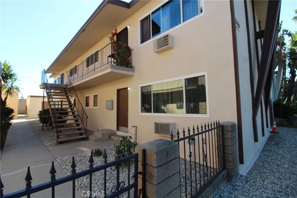 1010 E 32nd