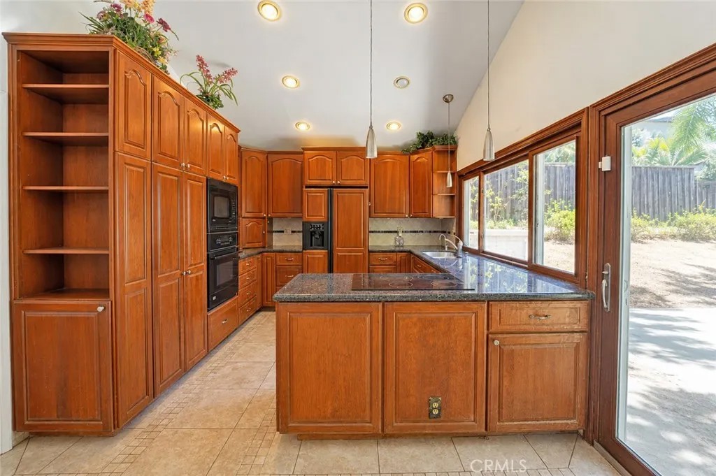 25572 Gloriosa Dr
