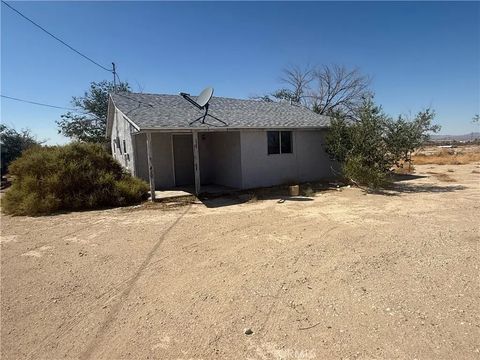 Photo of 34774 Old Woman Springs, Lucerne Valley, CA 92356 (MLS # SW25244587) Photo of 34774 Old Woman Springs, Lucerne Valley, CA 92356 (MLS # SW25244587)