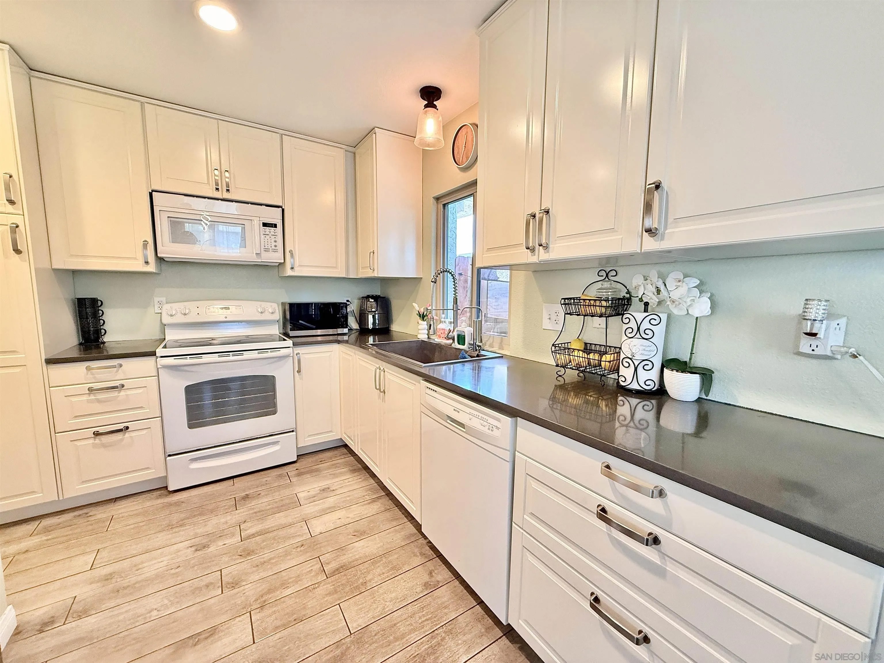 807 S Mollison Ave 24