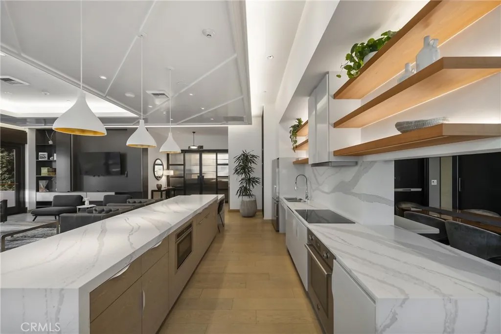 400 South Broadway South 907