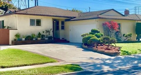 Photo of 18220 Patronella Avenue, Torrance, CA 90504 (MLS # SB25249145) Photo of 18220 Patronella Avenue, Torrance, CA 90504 (MLS # SB25249145)