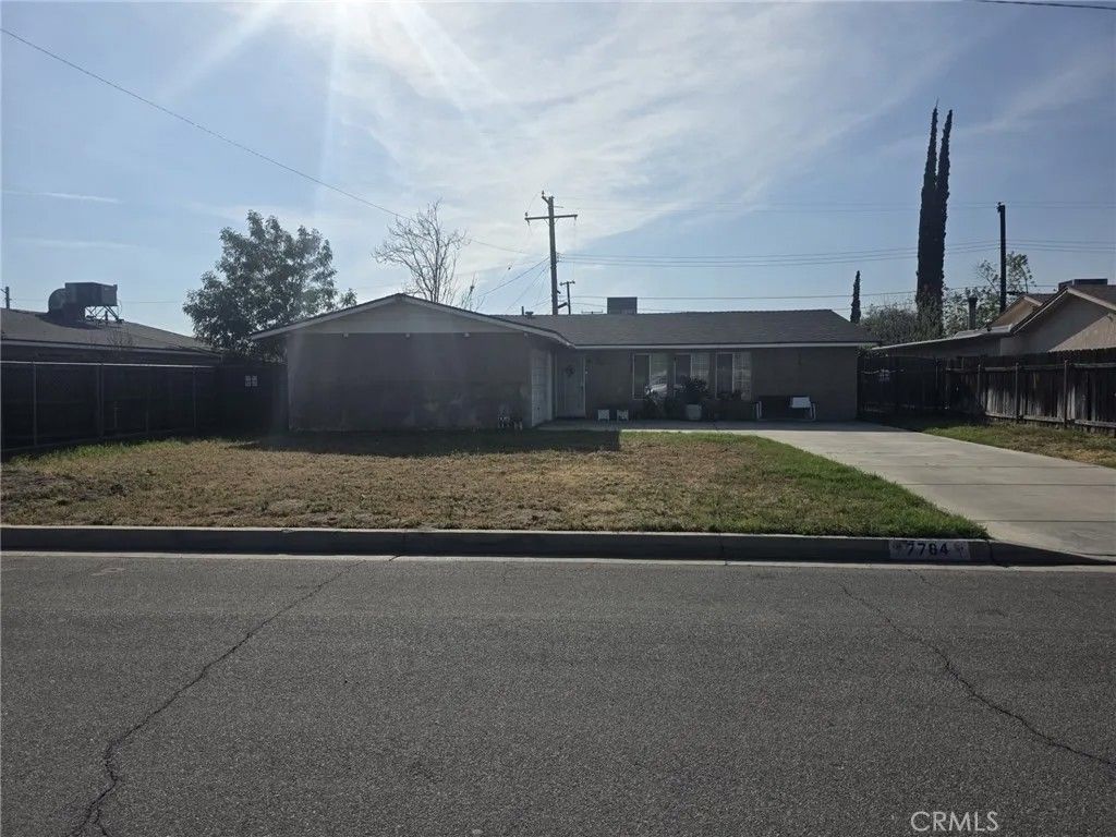 Photo of 7784 Drummond Ave, Highlands, CA 92346 (MLS # IG26066119)