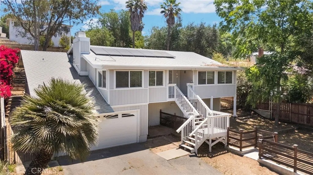 Photo of 464 E Kalmia ST, Fallbrook, CA 92028 (MLS # OC26142505)