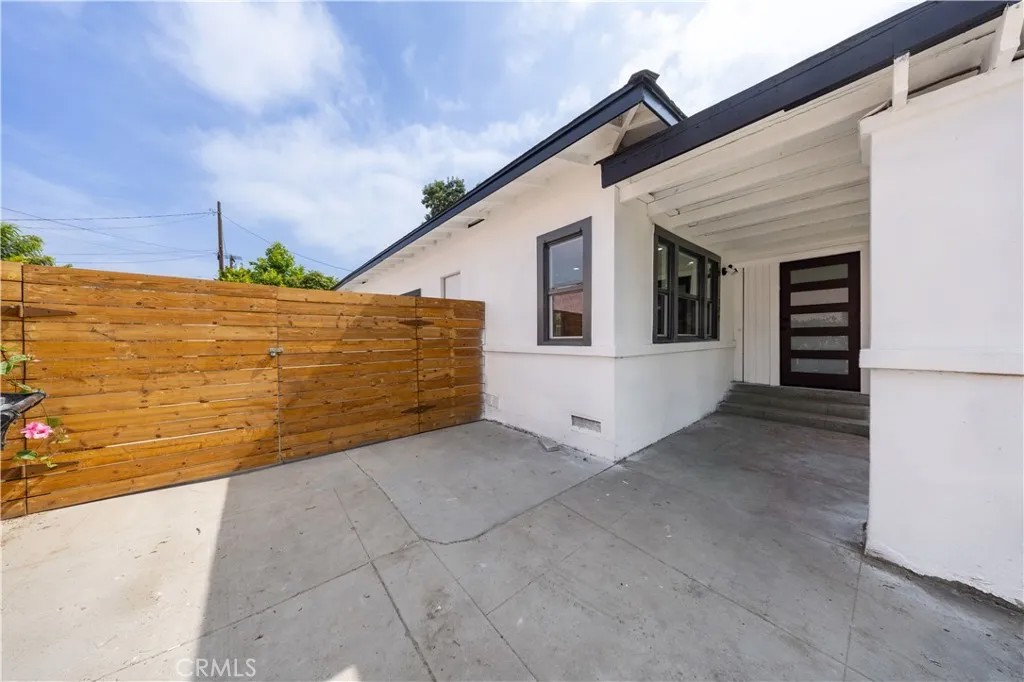 329 W Whiting Avenue
