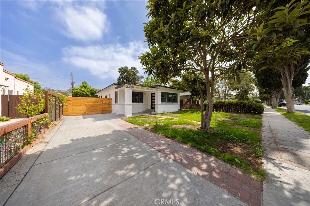 329 W Whiting Avenue