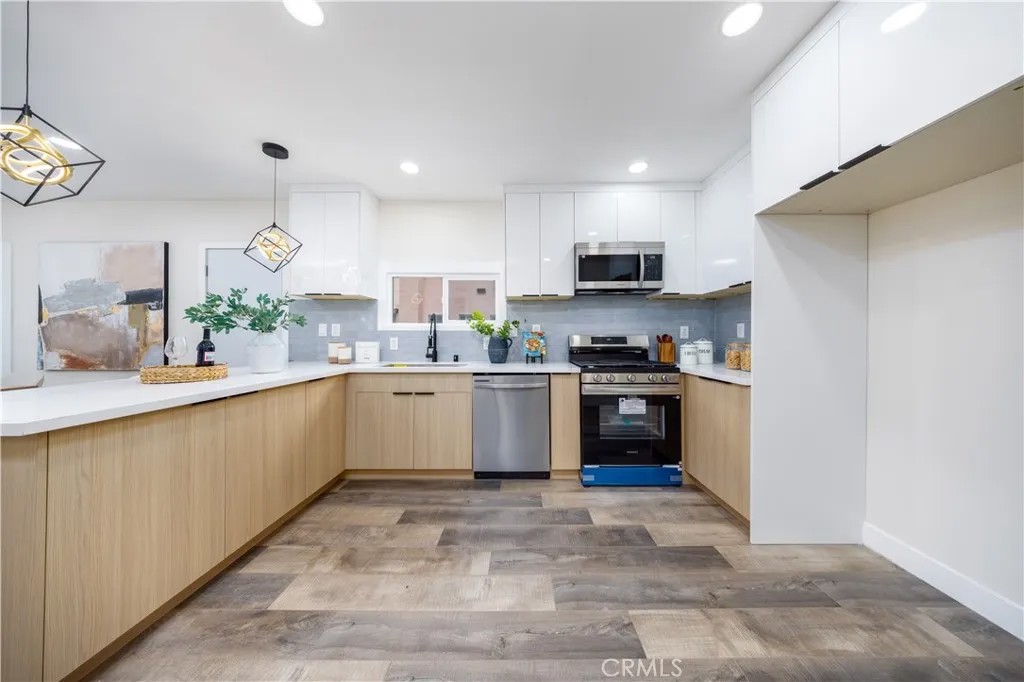329 W Whiting Avenue