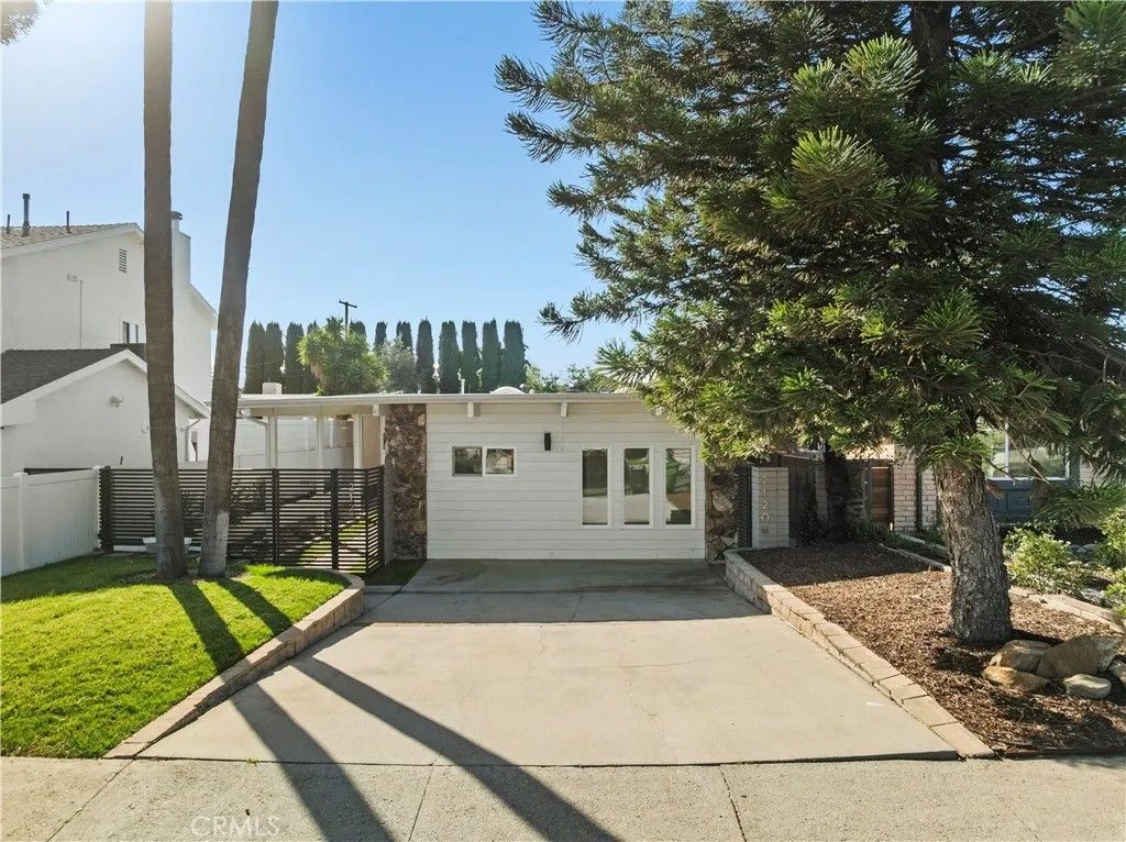 Photo of 21206 Merridy Street, Chatsworth, CA 91311 (MLS # SR26025165)