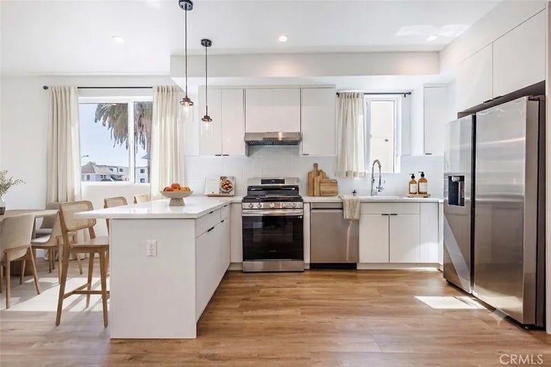 1175 Leighton