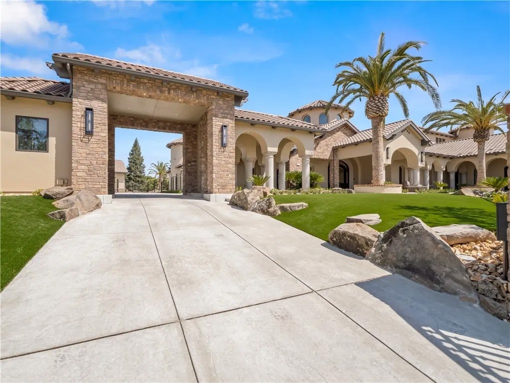 2230 E Spey Valley