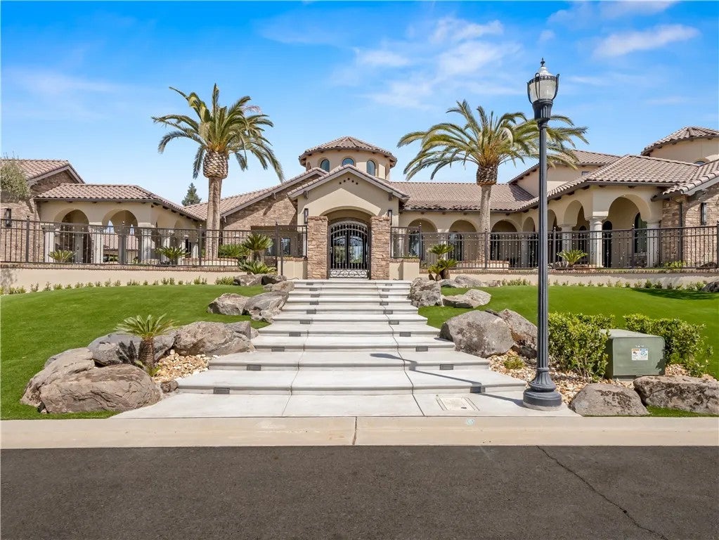 2230 E Spey Valley