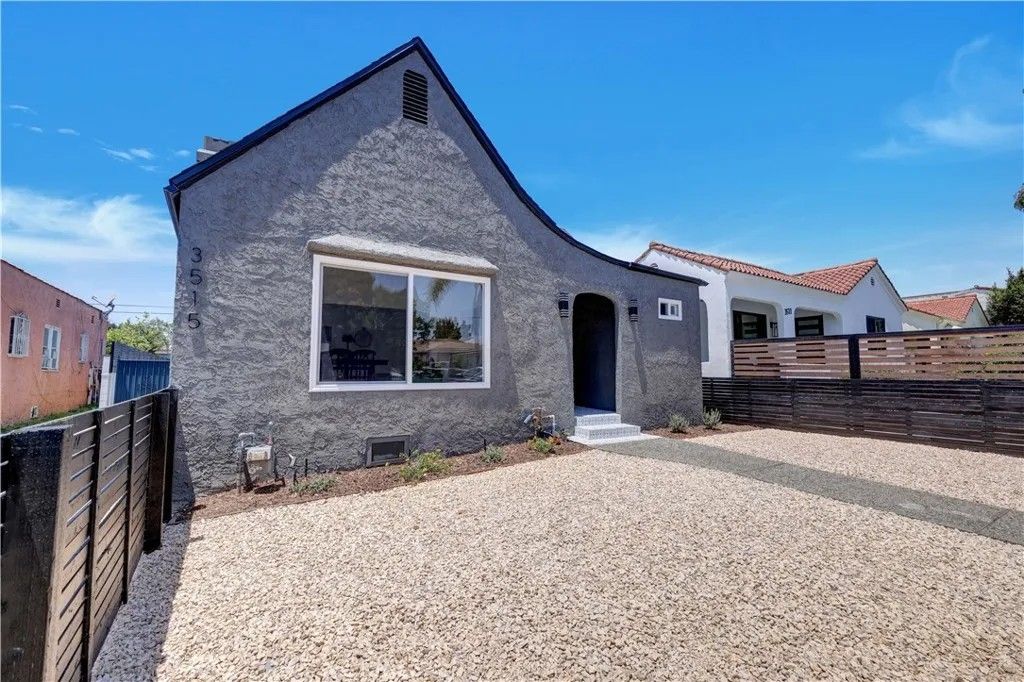 Photo of 3515 S Norton Avenue, Los Angeles, CA 90018 (MLS # CV25273386)