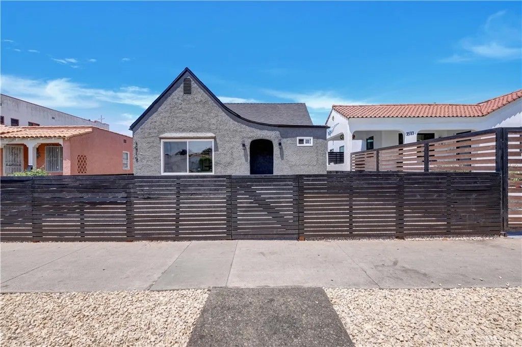 Photo of 3515 S Norton Avenue, Los Angeles, CA 90018 (MLS # CV25273386)