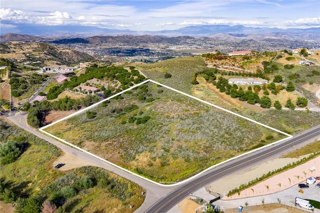 Photo of 38550 King Ct, Murrieta, CA 92562 (MLS # SW26078550)