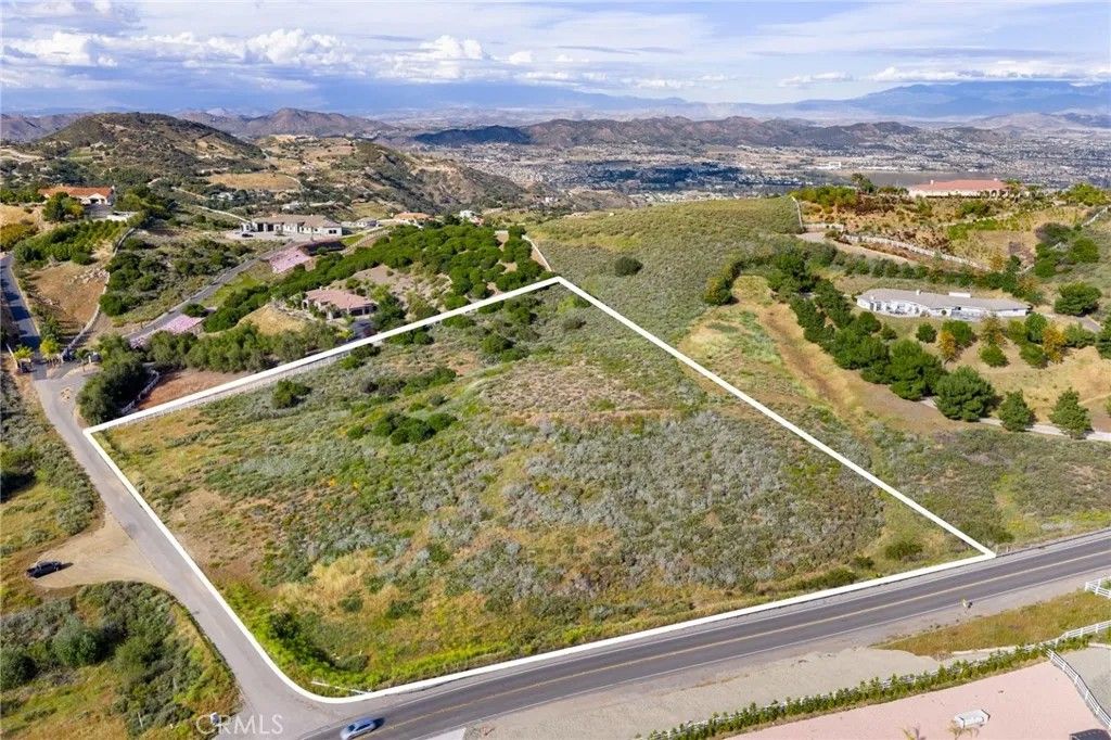 Photo of 38550 King Ct, Murrieta, CA 92562 (MLS # SW26078550)