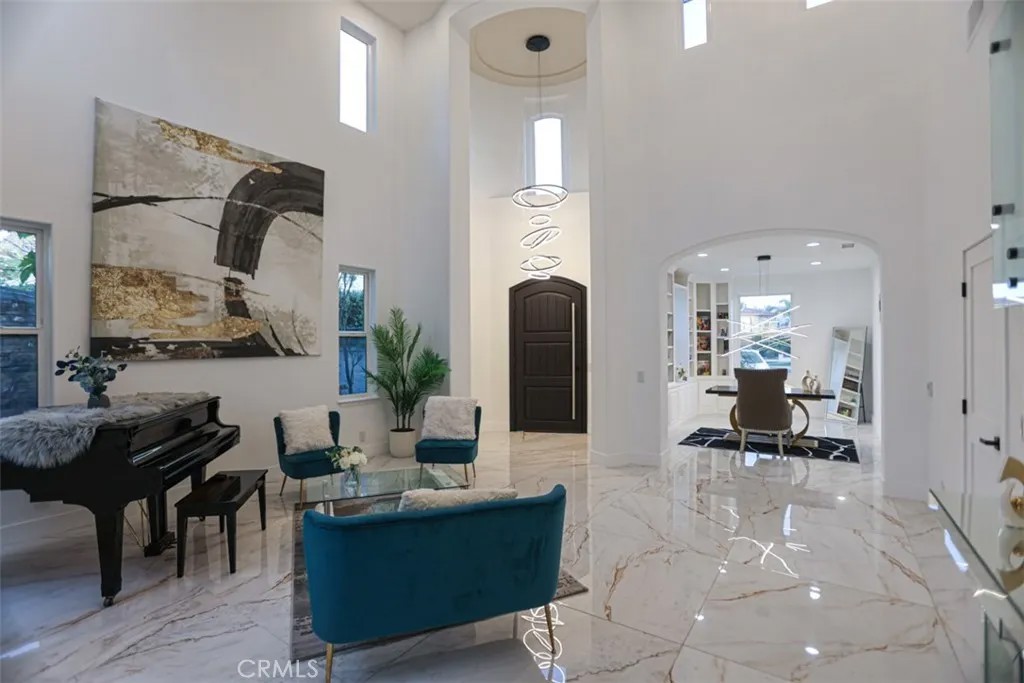 6525 Fremont