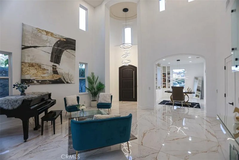6525 Fremont