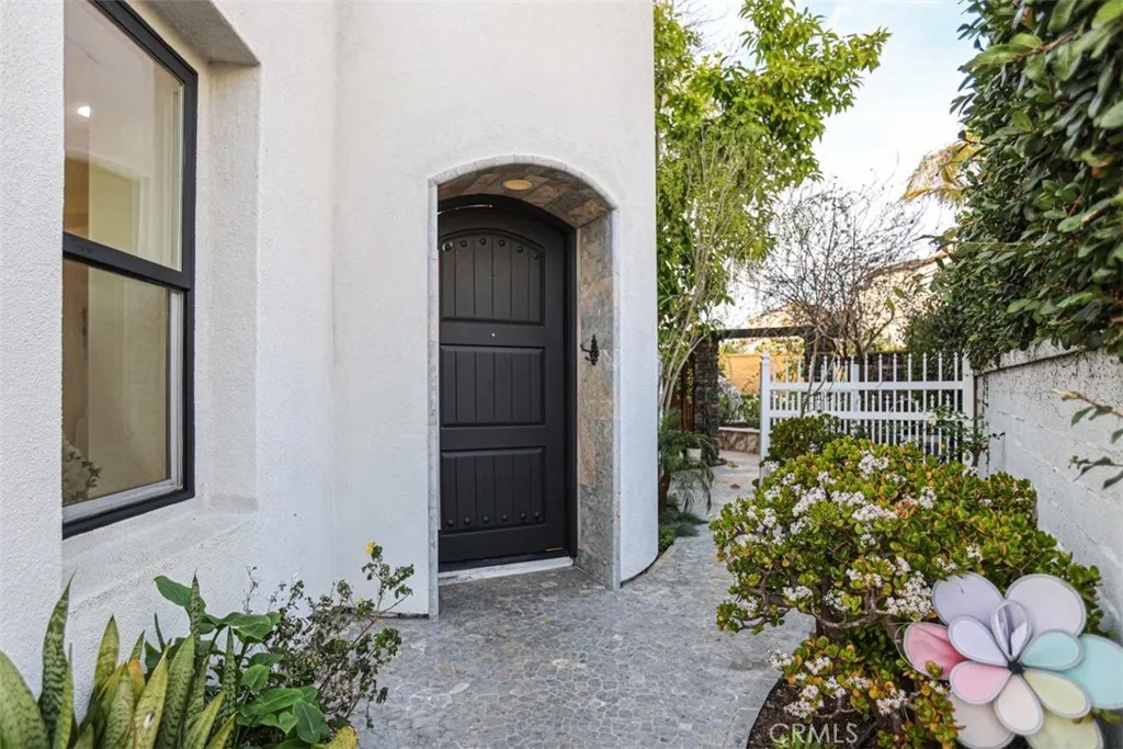 6525 Fremont