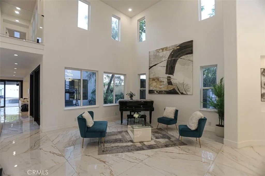 6525 Fremont