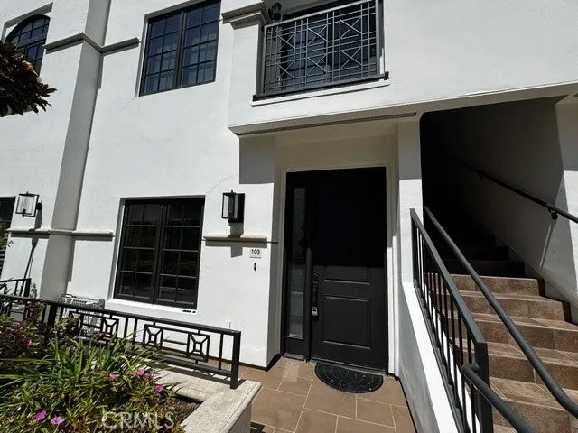288 S Oakland 103