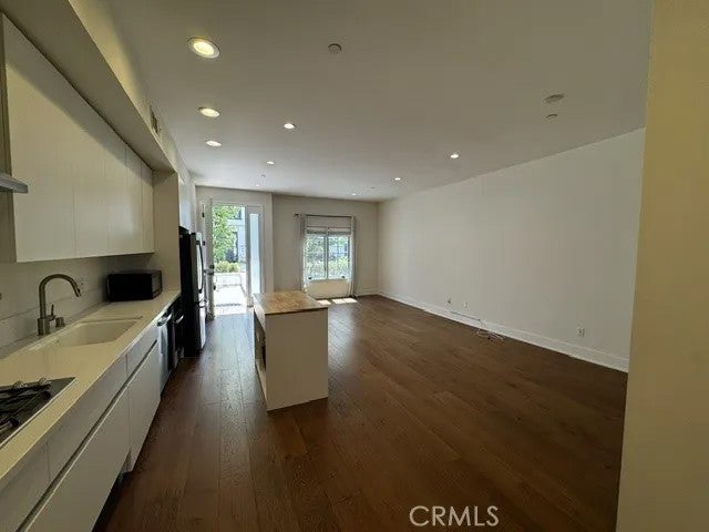 288 S Oakland 103