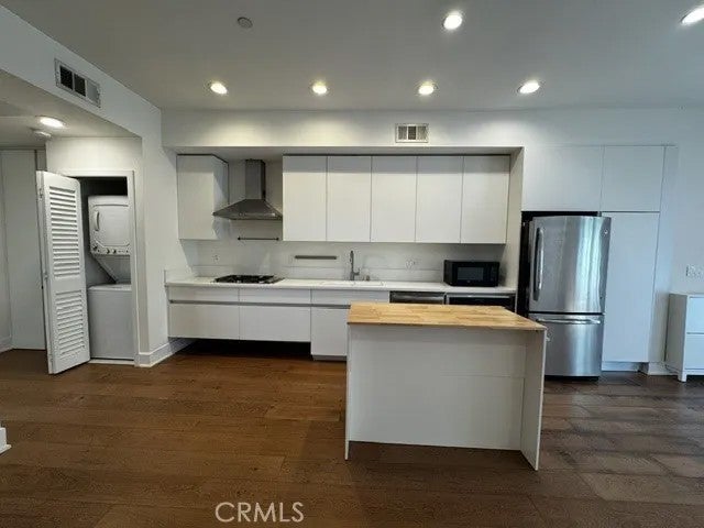 288 S Oakland 103