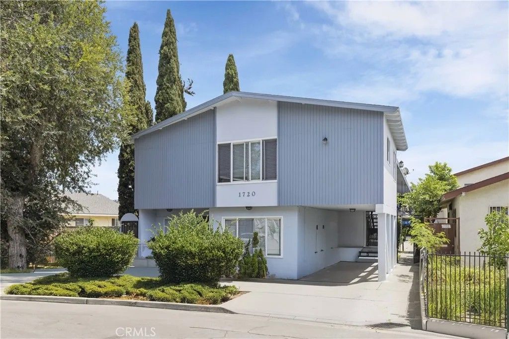Photo of 1720 Cerritos Avenue, Long Beach, CA 90813 (MLS # SB26104879)