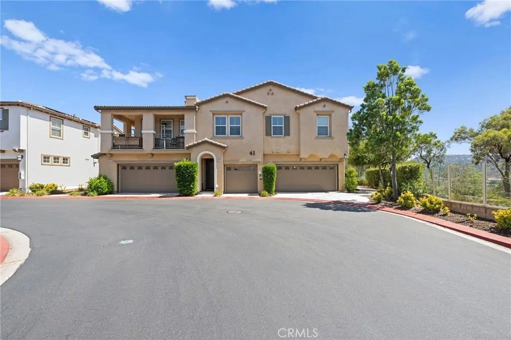 Photo of 43148 Avenida Cielo, Temecula, CA 92592 (MLS # SW26003183)