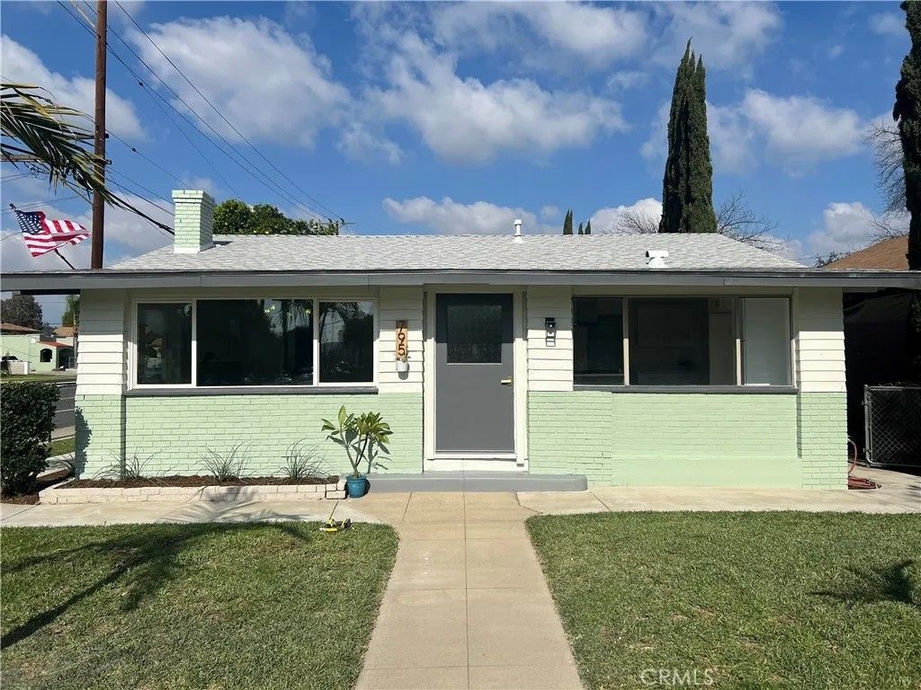 Photo of 795 Laurel Ave, Pomona, CA 91768 (MLS # CV26017608)