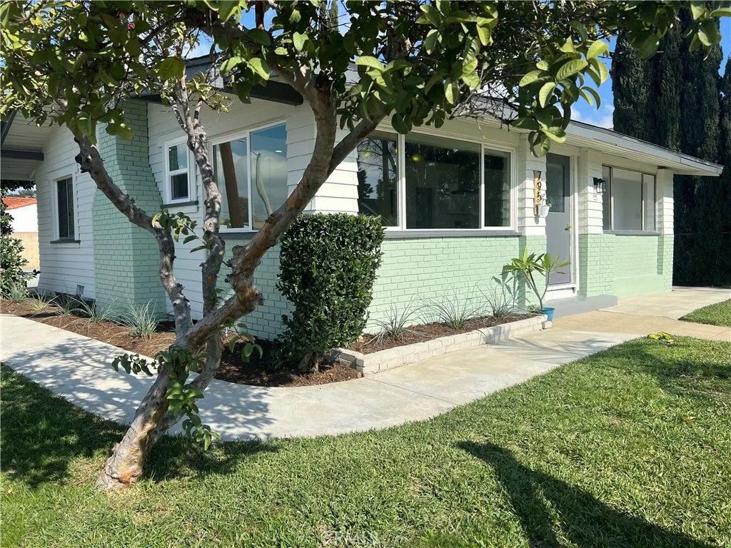 Photo of 795 Laurel Ave, Pomona, CA 91768 (MLS # CV26017608)