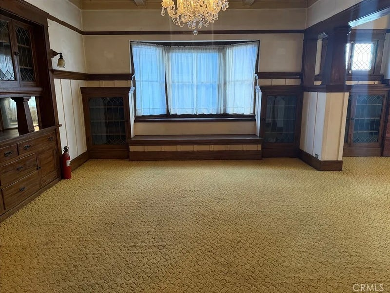 1253 S Victoria