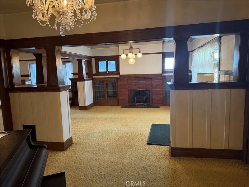 1253 S Victoria