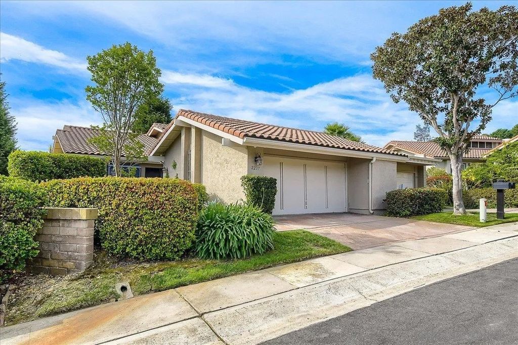 Photo of 2237 Via Pedrera, La Jolla, CA 92037 (MLS # 260011991)