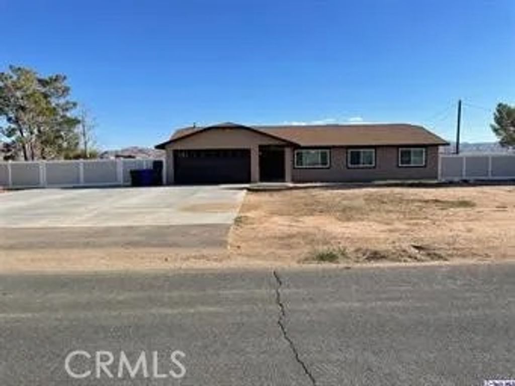 Photo of 15085 Flathead Row, Apple Valley, CA 92307 (MLS # BB26013938)