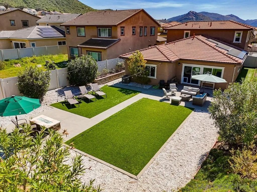 Photo of 441 Ventasso Way, Fallbrook, CA 92028 (MLS # 260005766)