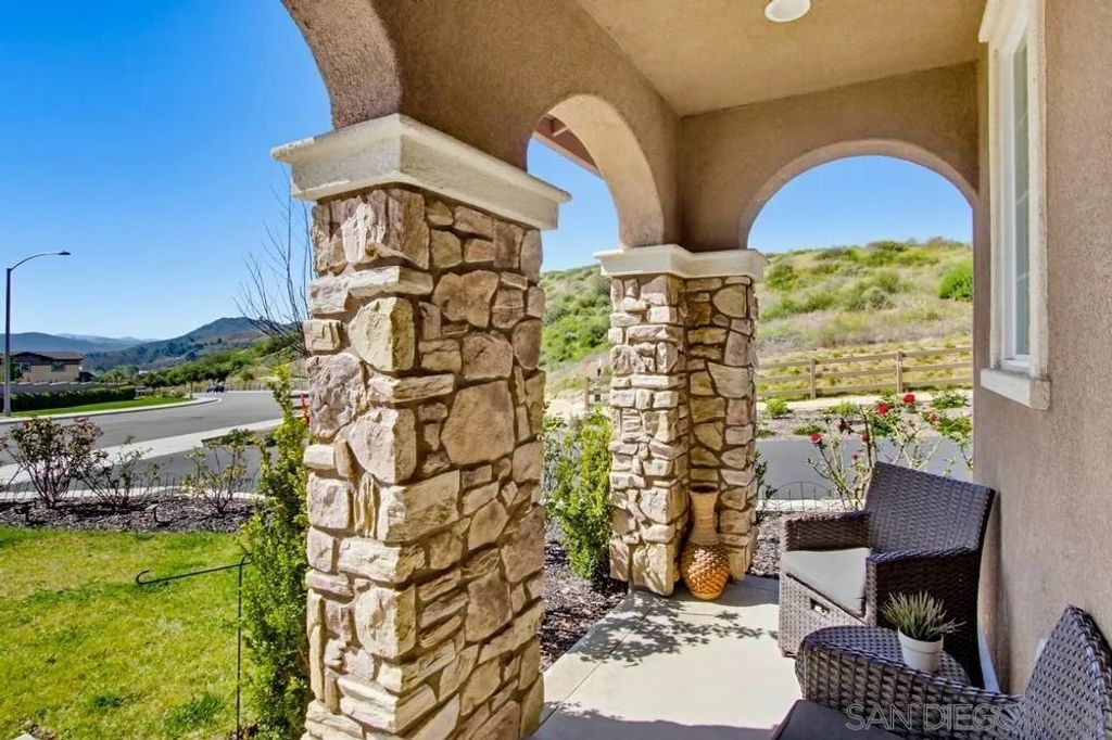 Photo of 441 Ventasso Way, Fallbrook, CA 92028 (MLS # 260005766)