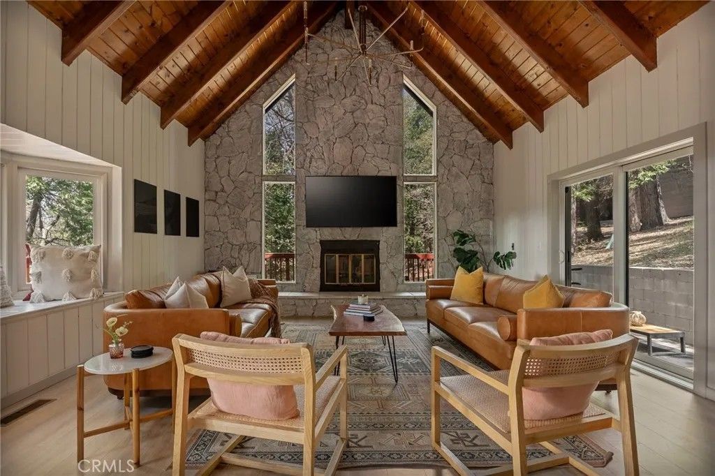 Photo of 373 Summit Road, Lake Arrowhead, CA 92352 (MLS # IG26077554)